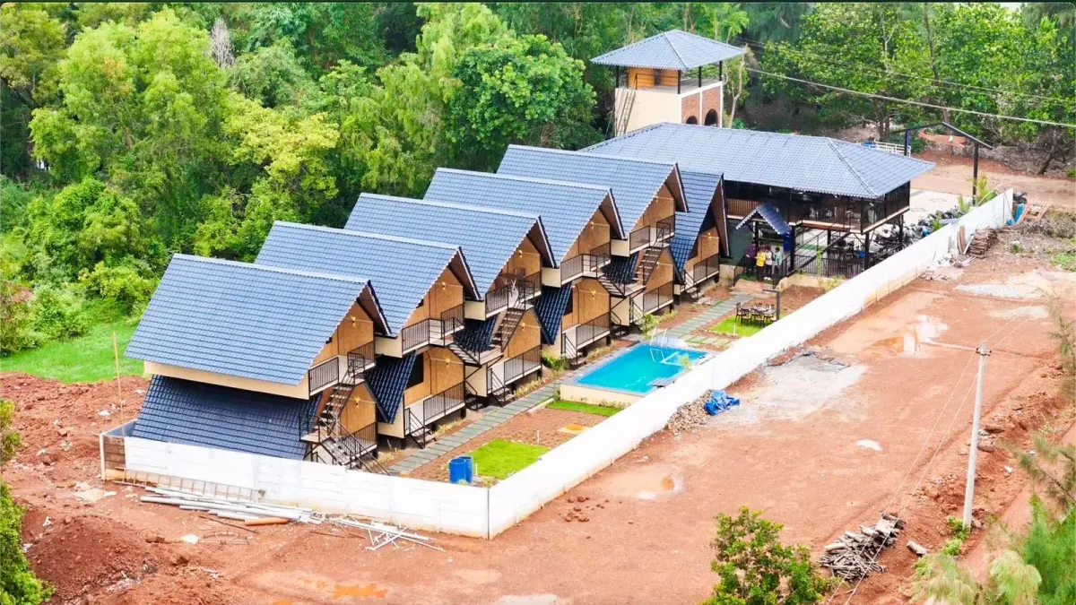 Coral Beach Cottage near-shore stay in Murudeshwar